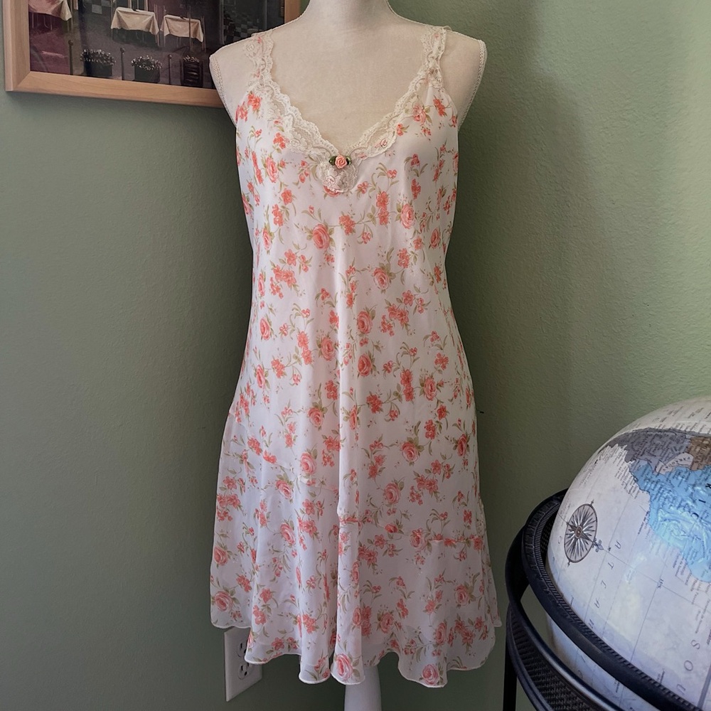 Vintage Pink&White Floral Slip with V-Neckline and Rose Detailing